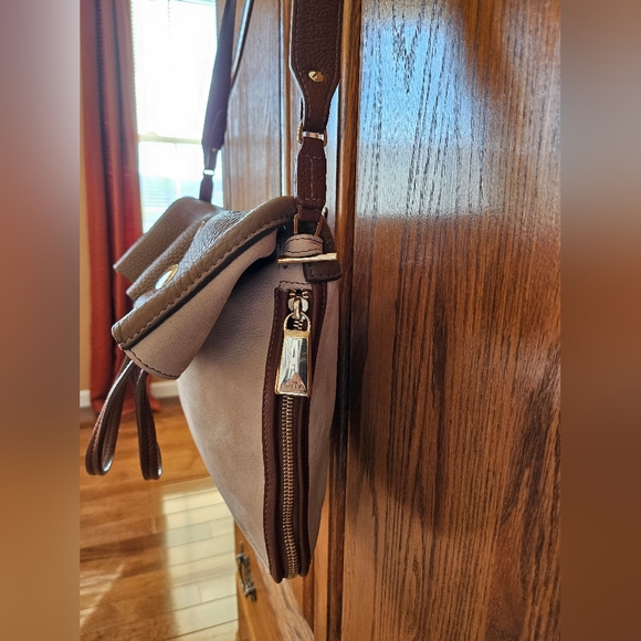 Furla Leather Expandable Crossbody Bag! - Picture 10 of 16